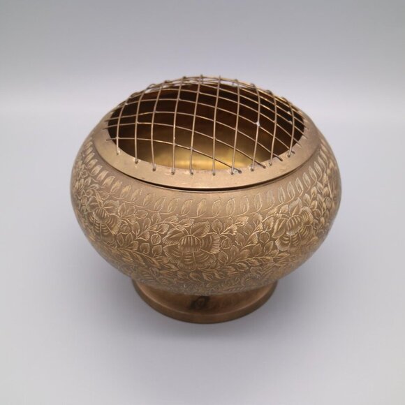 Vintage Brass Mesh Top Potpourri Bowl - Decoratively Etched Brass Bowl - Flower - Picture 3 of 8